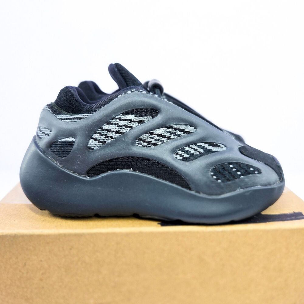 adidas Yeezy 700 V3 Infant Alvah H67801 Black Size 6K